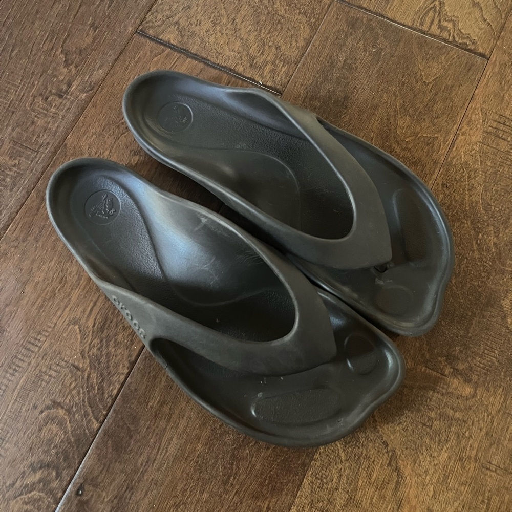CROCS Almost Barefoot Sandals
